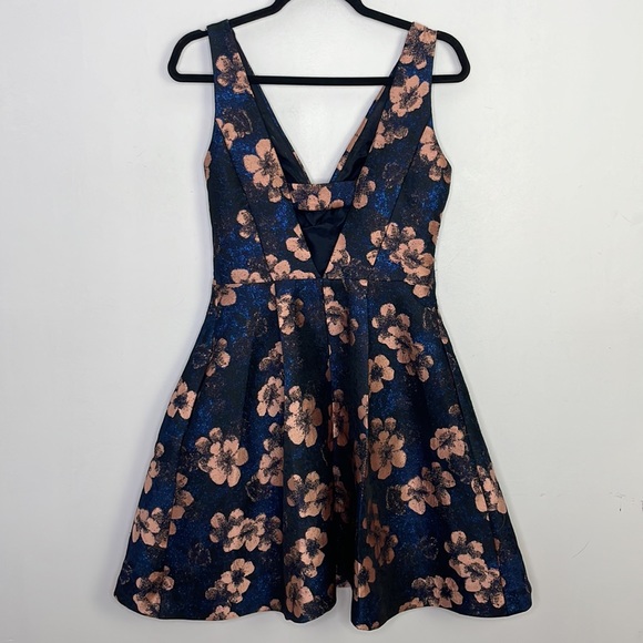 Betsey Johnson jacquard metallic floral cocktail dress - Picture 8 of 14